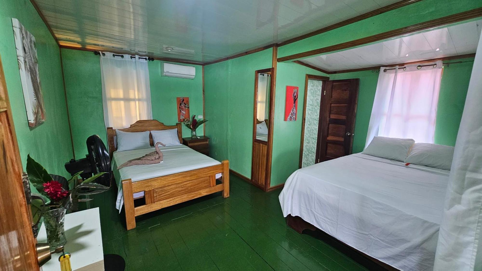 Bastimentos Hill Guest House Bocas Town Ngoại thất bức ảnh