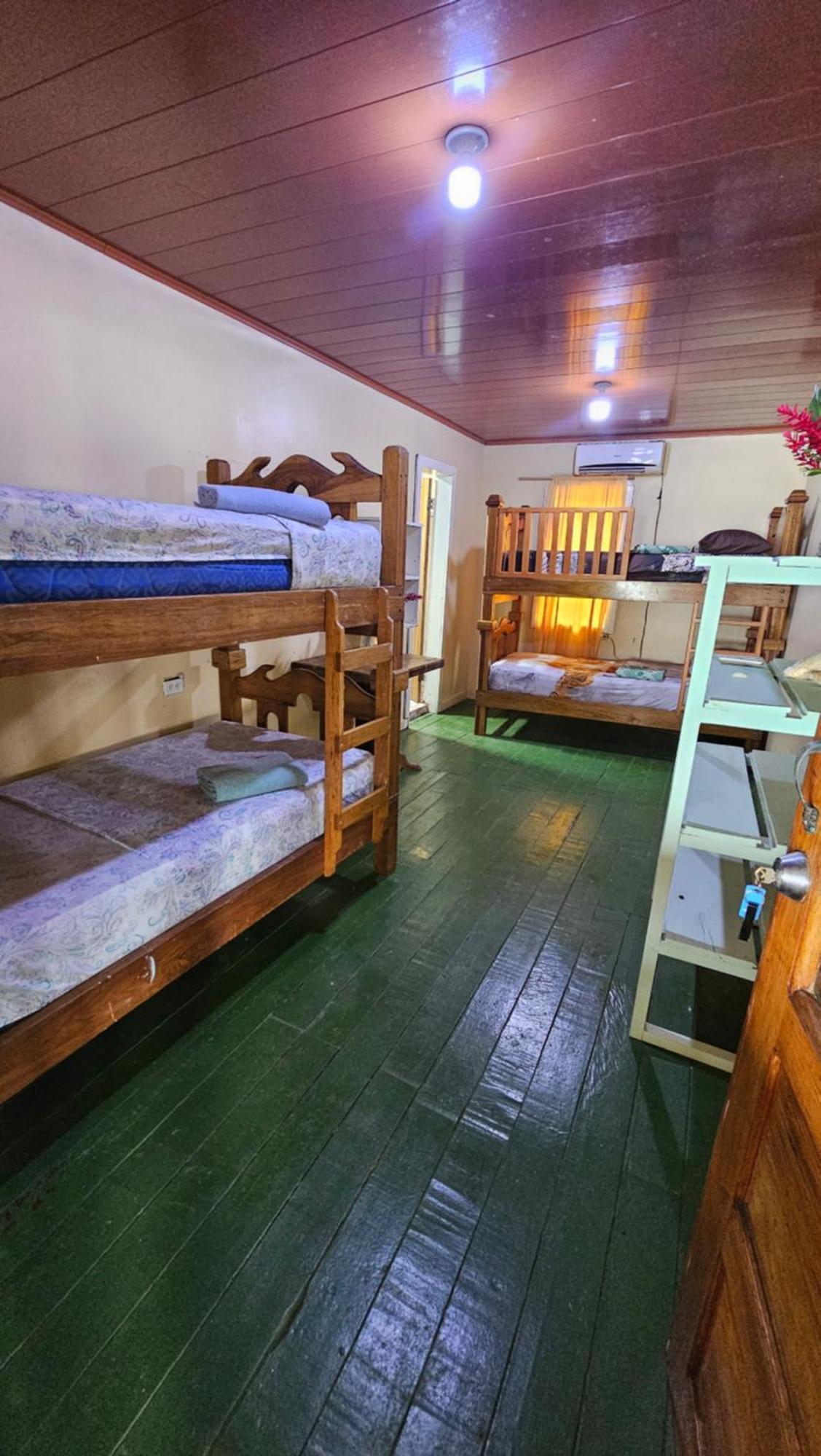 Bastimentos Hill Guest House Bocas Town Ngoại thất bức ảnh