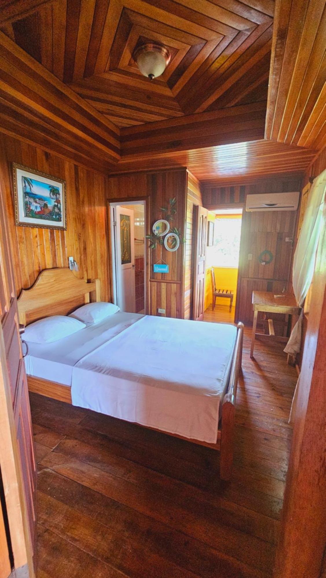 Bastimentos Hill Guest House Bocas Town Ngoại thất bức ảnh